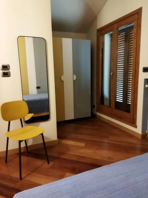 Mansarda In Villa Vescovado Brusaporto 0*,  Italy